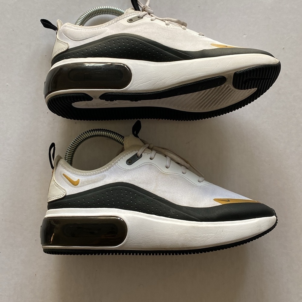 NIKE Air Max Women’s White Black Metallic Gold Sneakers AQ4312-107 Size 6.5